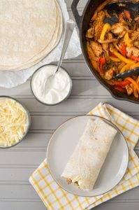 Make these delicious, veggie-packed Skillet Chicken Fajitas NOW! They'll soon be a weekly favorite! So easy and so delicious!