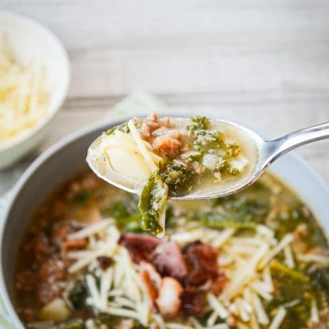 Why go out to eat when you can make it yourself at home? You're just going to love this Olive Garden Copycat INSTANT POT Zuppa Toscana. That's right, INSTANT POT! It doesn't get easier than this.