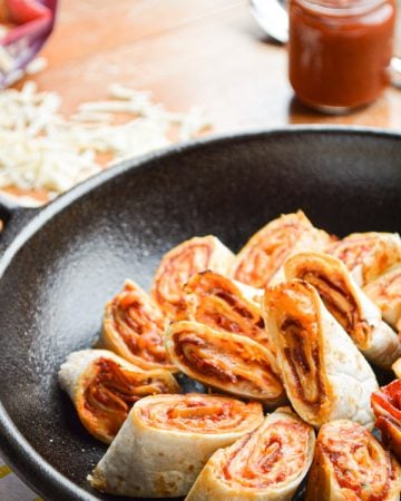 You just have to love these Easy Pizza Pinwheels! Just 5 ingredients and 20 minutes delivers a quick lunch or an appetizer to accompany a fun meal. Kid friendly too!