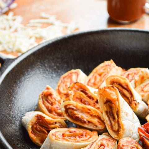 You just have to love these Easy Pizza Pinwheels! Just 5 ingredients and 20 minutes delivers a quick lunch or an appetizer to accompany a fun meal. Kid friendly too!