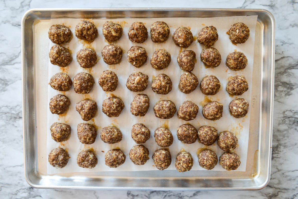 A tray of cooked meatballs.