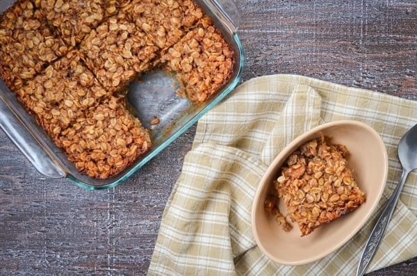 Get your day off to the right start with this healthy banana bread baked oatmeal recipe! Sweetened naturally using honey, and using whole food ingredients. It's a healthy breakfast the whole family can love.