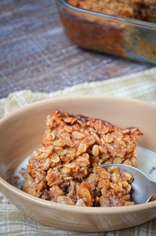 Get your day off to the right start with this healthy banana bread baked oatmeal recipe! Sweetened naturally using honey, and using whole food ingredients. It's a healthy breakfast the whole family can love.