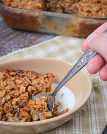 Get your day off to the right start with this healthy banana bread baked oatmeal recipe! Sweetened naturally using honey, and using whole food ingredients. It's a healthy breakfast the whole family can love.