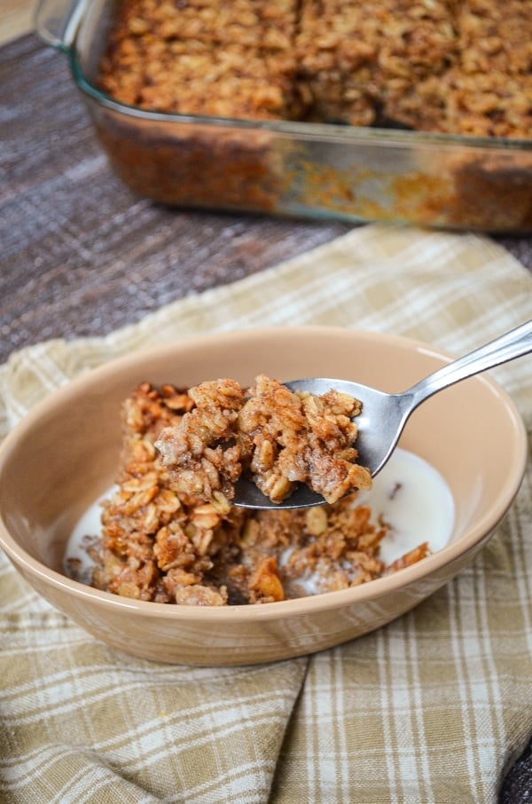 Get your day off to the right start with this healthy banana bread baked oatmeal recipe! Sweetened naturally using honey, and using whole food ingredients. It's a healthy breakfast the whole family can love.