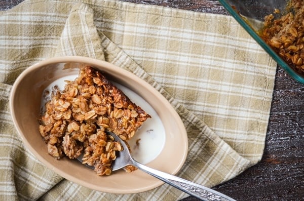 Get your day off to the right start with this healthy banana bread baked oatmeal recipe! Sweetened naturally using honey, and using whole food ingredients. It's a healthy breakfast the whole family can love.