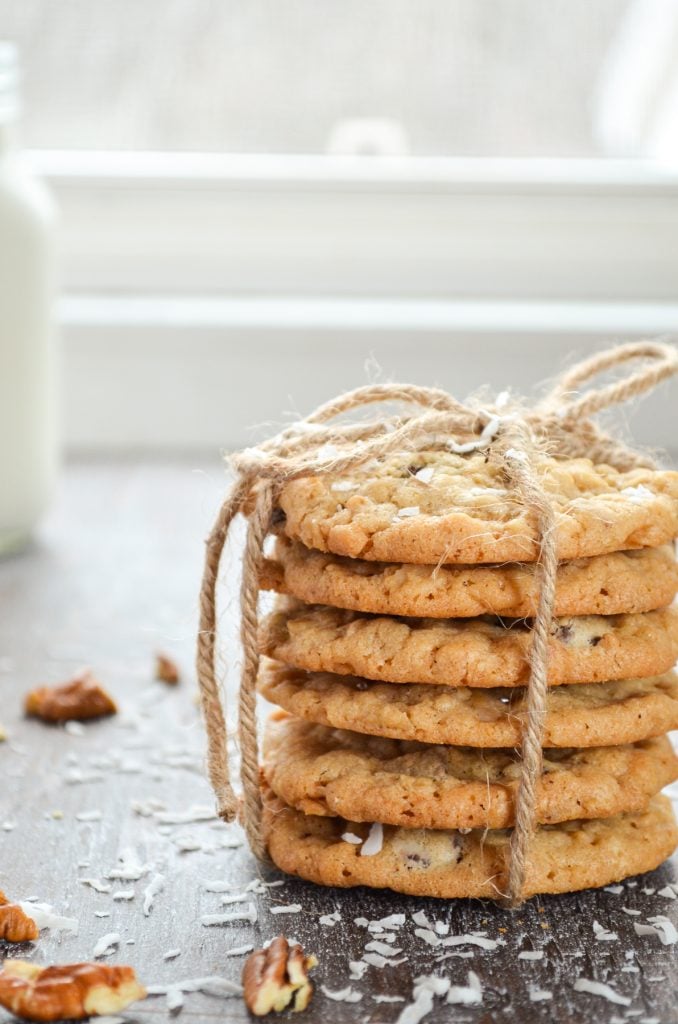 A stack of 6 cookies, tied with a piece of twine.
