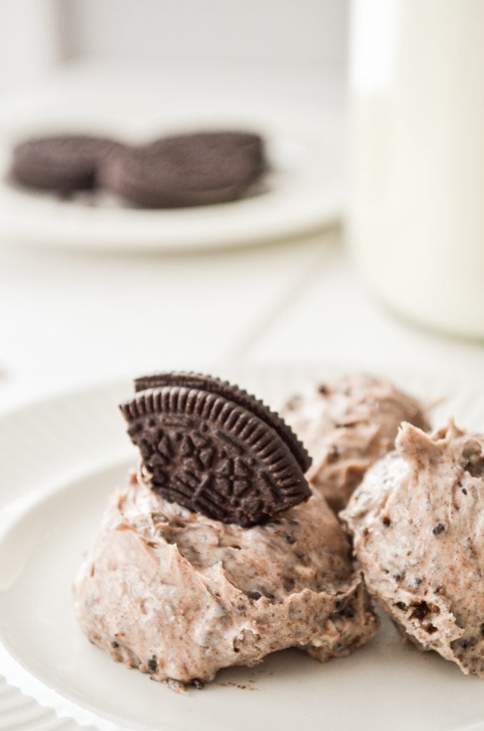 A close up of oreo cheesecake bites on a white plate.