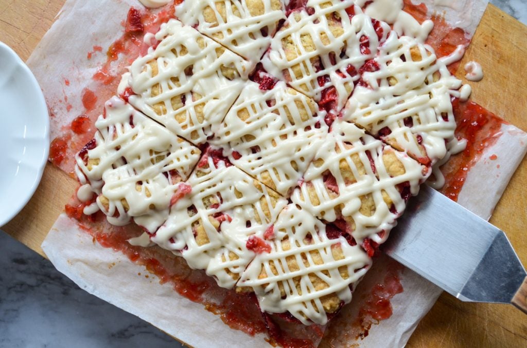 9 strawberry oatmeal crumb bars with drizzle.