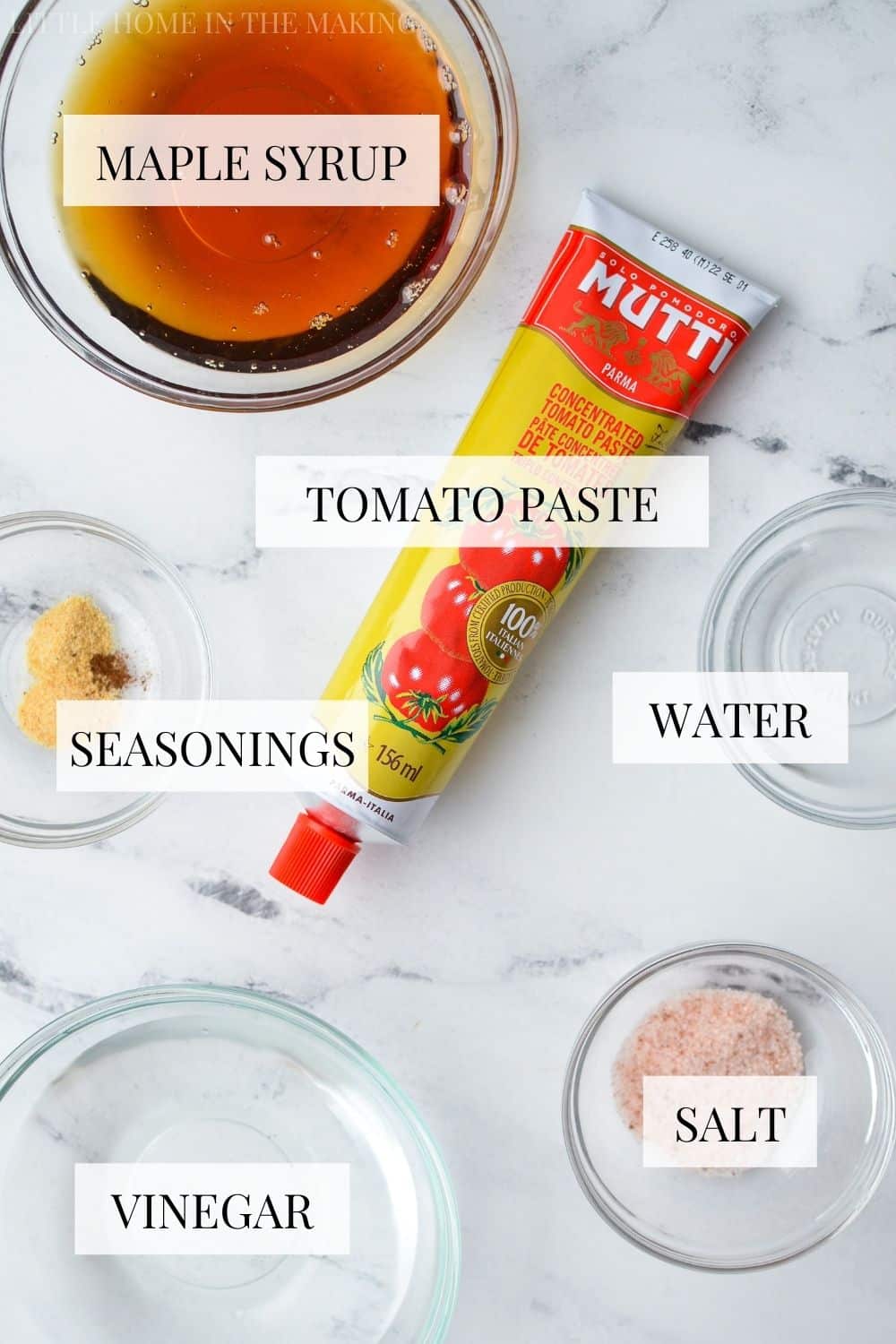 The ingredients needed to make a healthy homemade ketchup