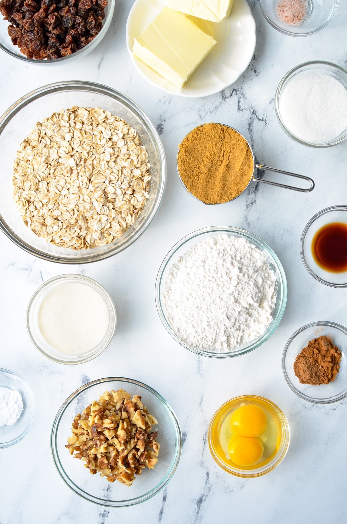 The ingredients needed to make sourdough cookies